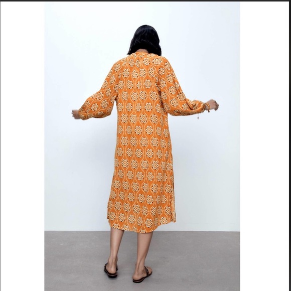 ✅SOLD✅Zara printed midi dress - Picture 10 of 16